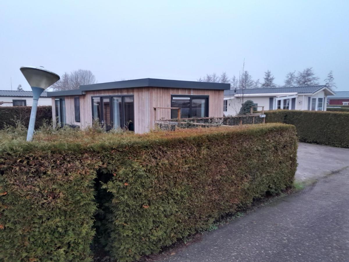 Luxe 5 Persoons Bungalow Op Rustig Vakantiepark Nabij Leeuwarden Dronrijp Экстерьер фото
